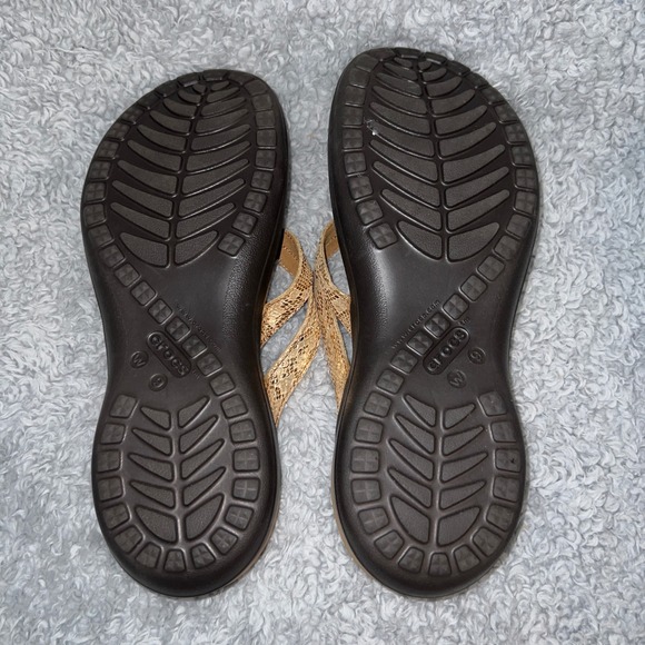 Crocs Sanrah Liquid Metallic Wedge Sandals Womens Size 9 Gold Snake Print 205478 - Picture 5 of 13